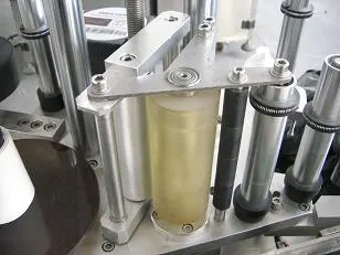 round bottle labeling machine-2